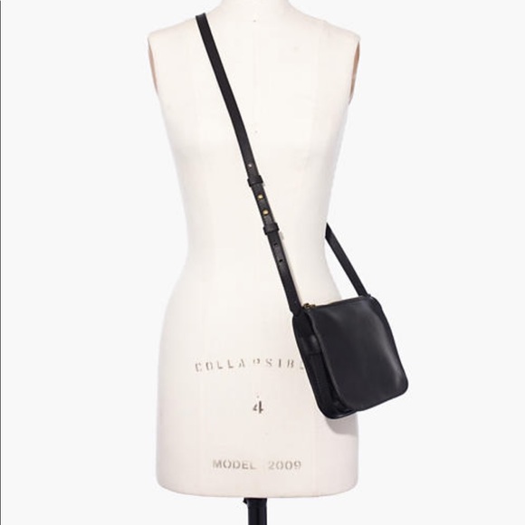 Madewell Handbags - Madewell Simple Crossbody Bag Black Leather